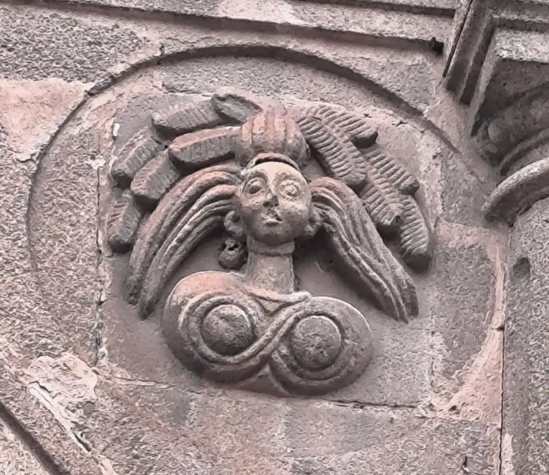 Isabel de Moctezuma escudo fachada palacio
